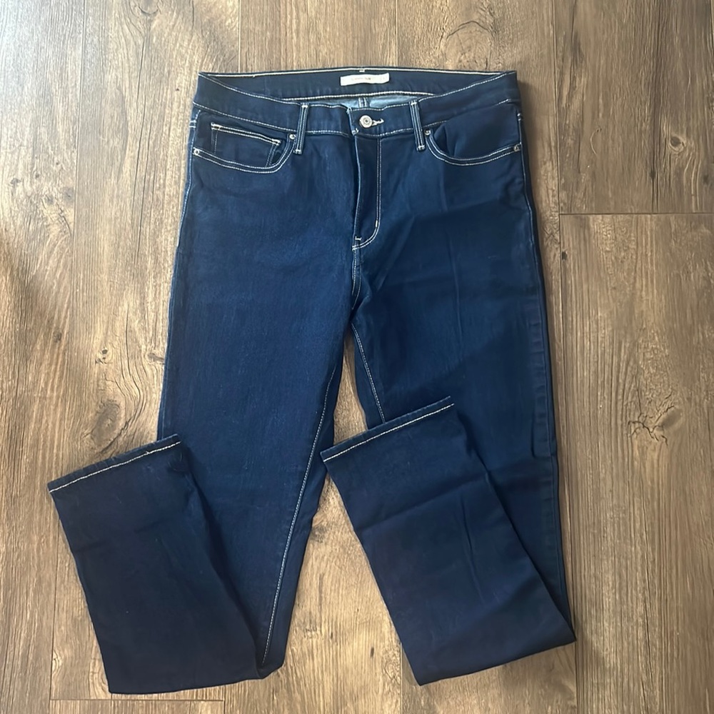 Women’s Levi’s Slimming Slim jeans size 31